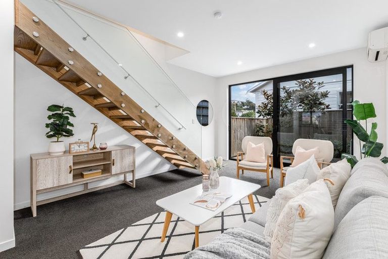 Photo of property in 12/20 Trent Street, Island Bay, Wellington, 6023