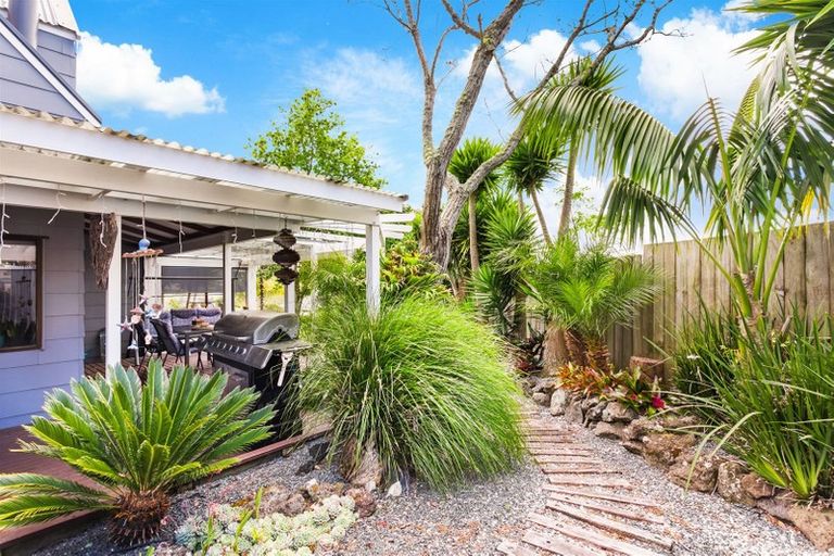Photo of property in 158 Luckens Road, West Harbour, Auckland, 0618