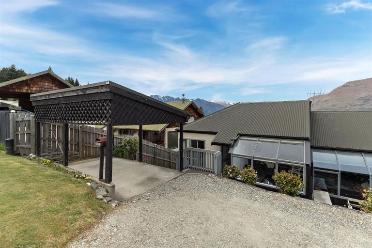 Photo of property in 18b Cameron Place, Fernhill, Queenstown, 9300