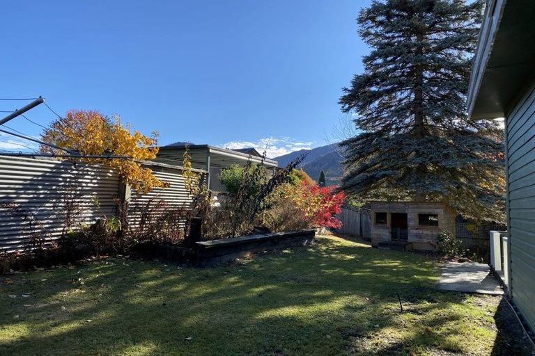 Photo of property in 10 Norfolk Street, Arrowtown, 9302
