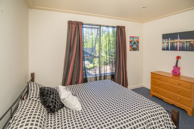 Photo of property in 79 Cuffs Road, Wainoni, Christchurch, 8061