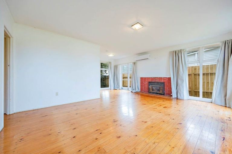 Photo of property in 156 Sunset Road, Unsworth Heights, Auckland, 0632