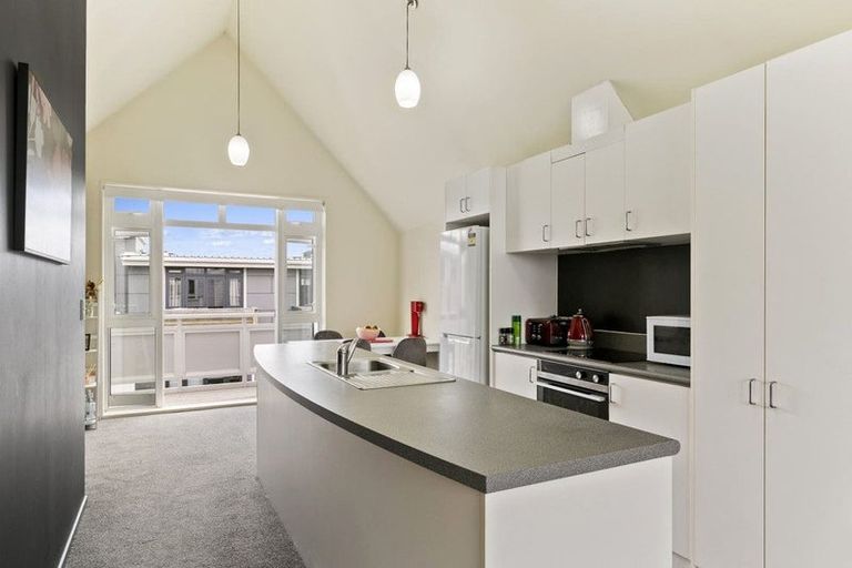 Photo of property in Pirie Street Townhouses, 18/35 Pirie Street, Mount Victoria, Wellington, 6011