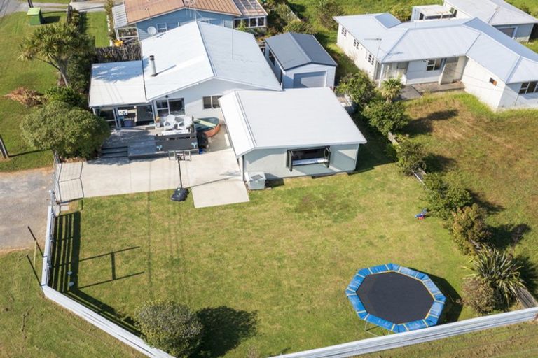 Photo of property in 8 Linklater Avenue, Foxton Beach, Foxton, 4815