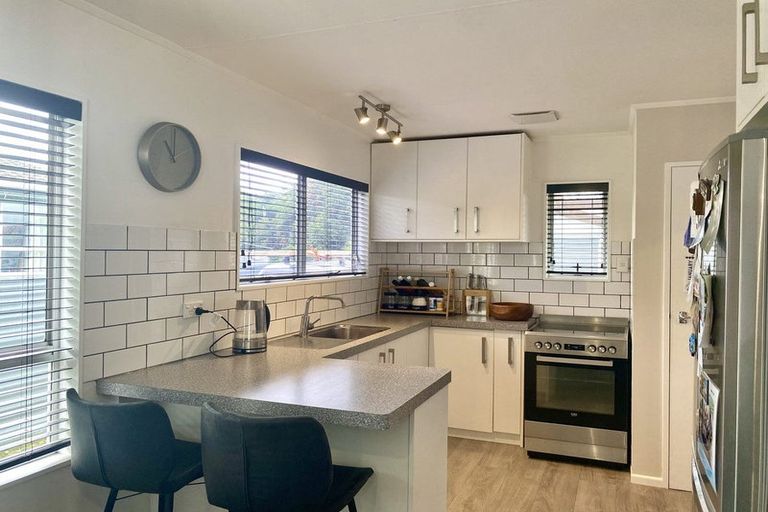 Photo of property in 127 Apollo Parade, Milson, Palmerston North, 4414