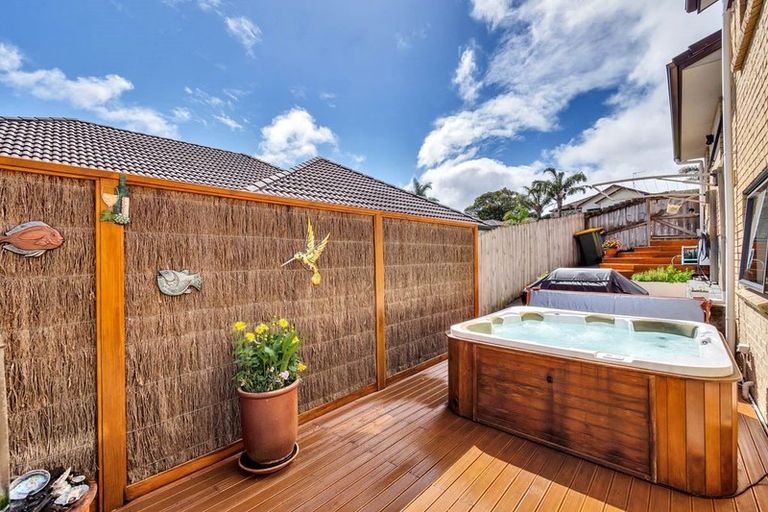 Photo of property in 15 Leafield Crescent, Henderson, Auckland, 0612