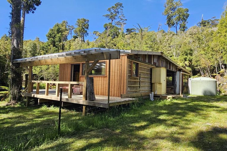 Photo of property in 215 Clifton Road, Kaiata, Greymouth, 7805