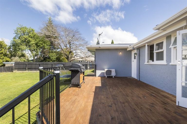 Photo of property in 14 Lewis Place, Highbury, Palmerston North, 4412