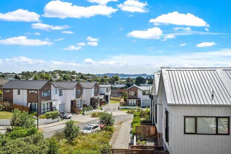 Photo of property in 9 Seafarer Crescent, Stanmore Bay, Whangaparaoa, 0932