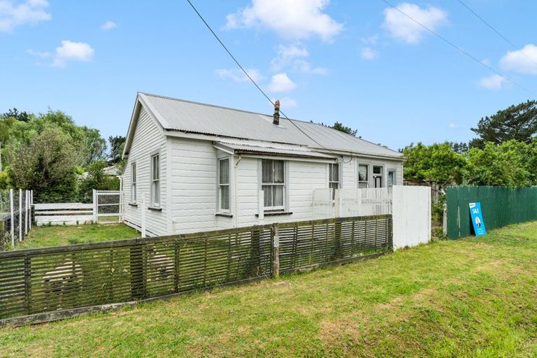 Photo of property in 1 Castle Hill Road, Alfredton, Eketahuna, 4996