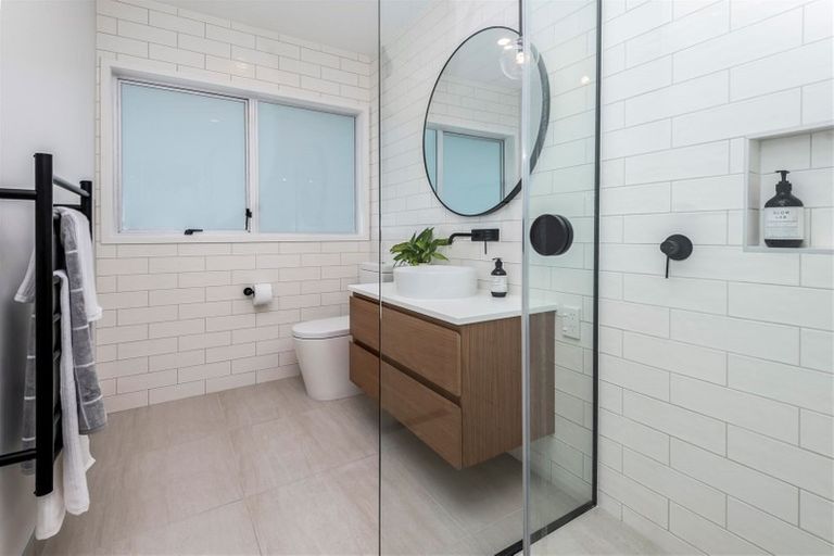 Photo of property in 1/31a Tyrian Close, Half Moon Bay, Auckland, 2012