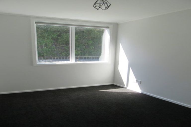 Photo of property in 1/12 Vista Crescent, Maoribank, Upper Hutt, 5018