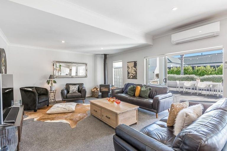 Photo of property in 32 Sunny Crescent, Huapai, Kumeu, 0810