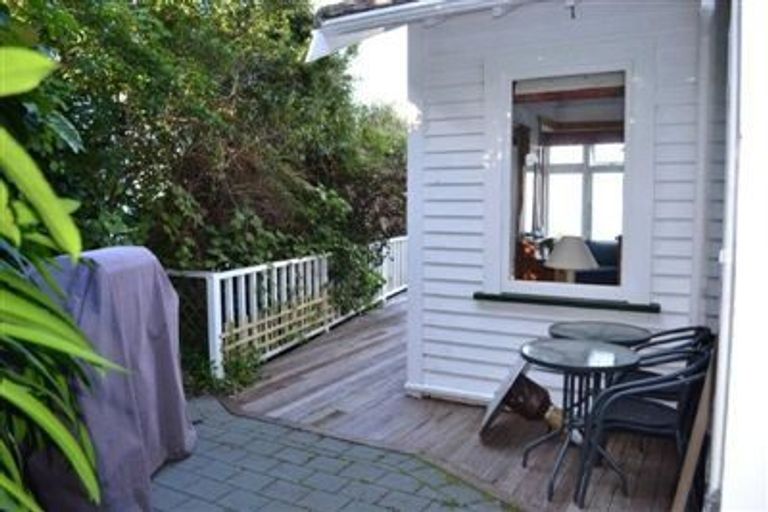 Photo of property in 30 Napier Street, Karaka Bays, Wellington, 6022