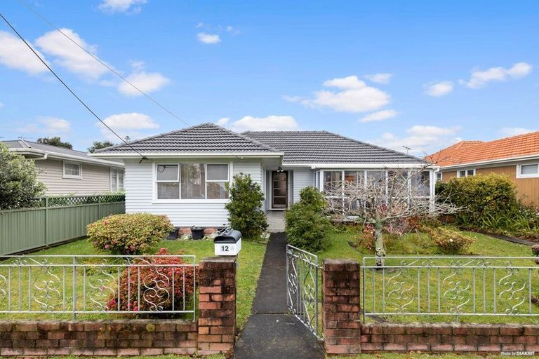 Photo of property in 12 Taikata Road, Te Atatu Peninsula, Auckland, 0610