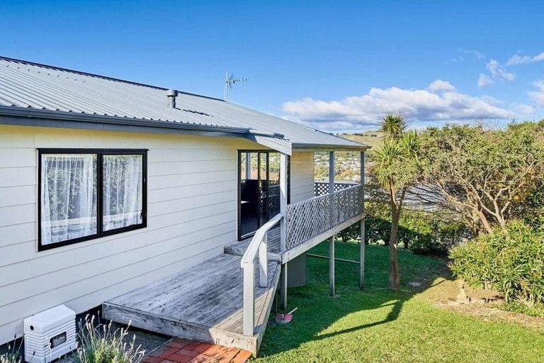 Photo of property in 77 Conclusion Street, Ascot Park, Porirua, 5024