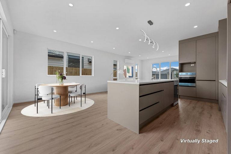 Photo of property in 33 Kaitiaki Drive, Clarks Beach, 2122