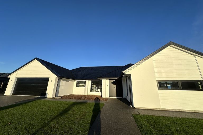 Photo of property in 1 Ferbane Way, Halswell, Christchurch, 8025