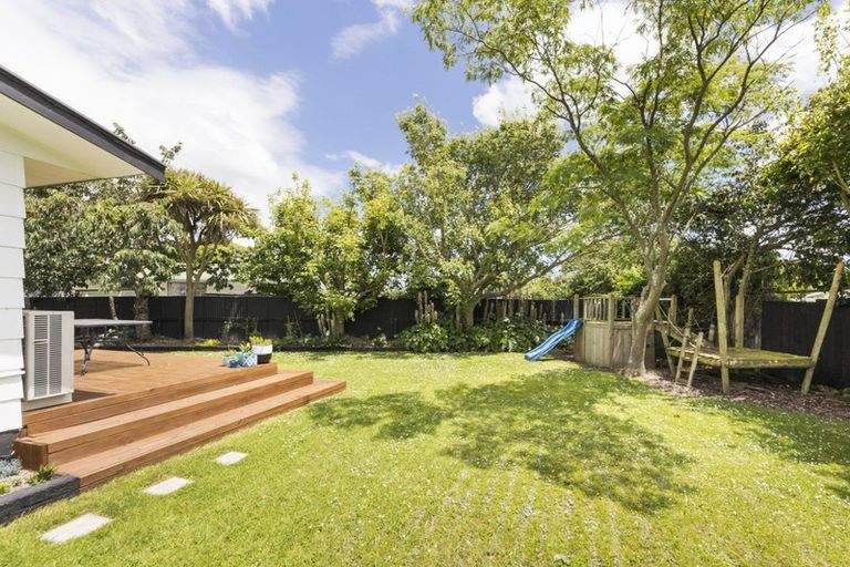 Photo of property in 10 Ashton Place, Highbury, Palmerston North, 4412