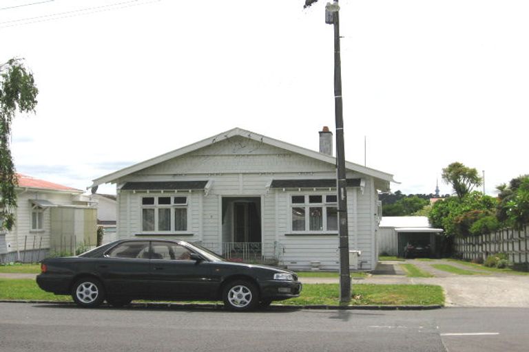 Photo of property in 7 Kiwi Road, Point Chevalier, Auckland, 1022