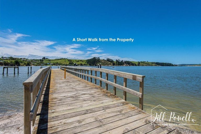 Photo of property in 2 Cliff Street, Pahi, Paparoa, 0571