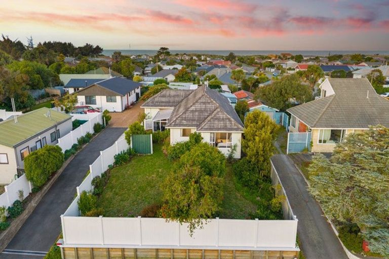 Photo of property in 33 Britannia Street, North New Brighton, Christchurch, 8083