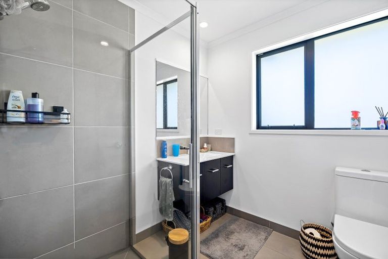 Photo of property in 20 Kowi Lakes Drive, One Tree Point, 0118