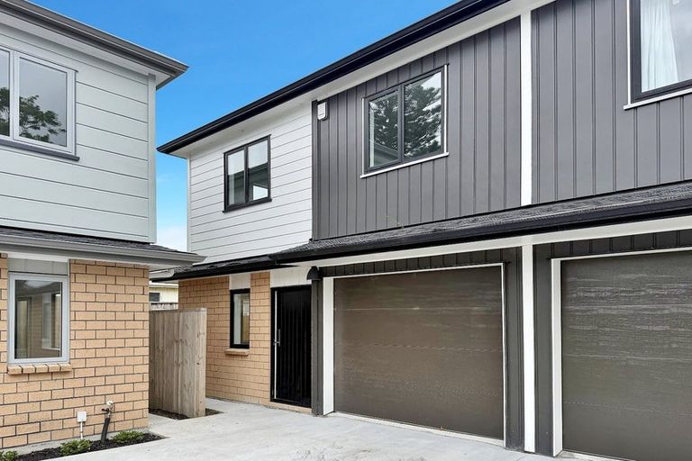 Photo of property in 17b Martin Place, Kelston, Auckland, 0602