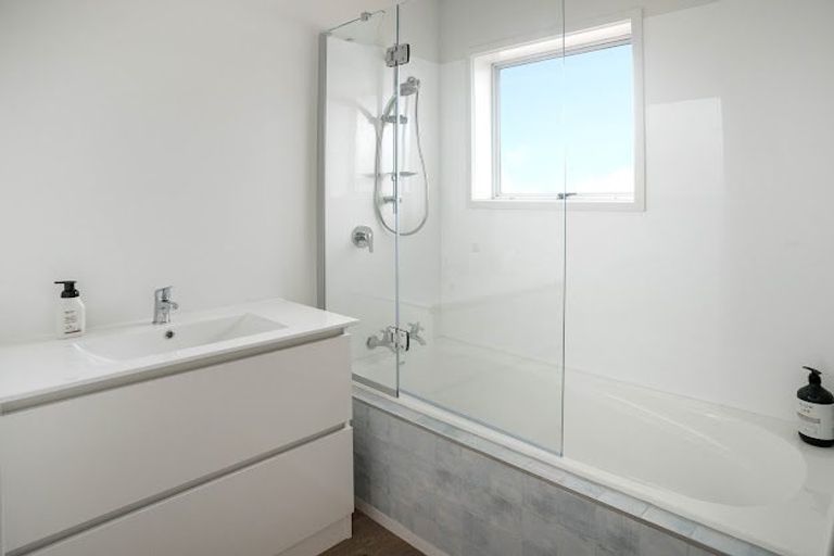 Photo of property in 3/83 Centreway Road, Orewa, 0931