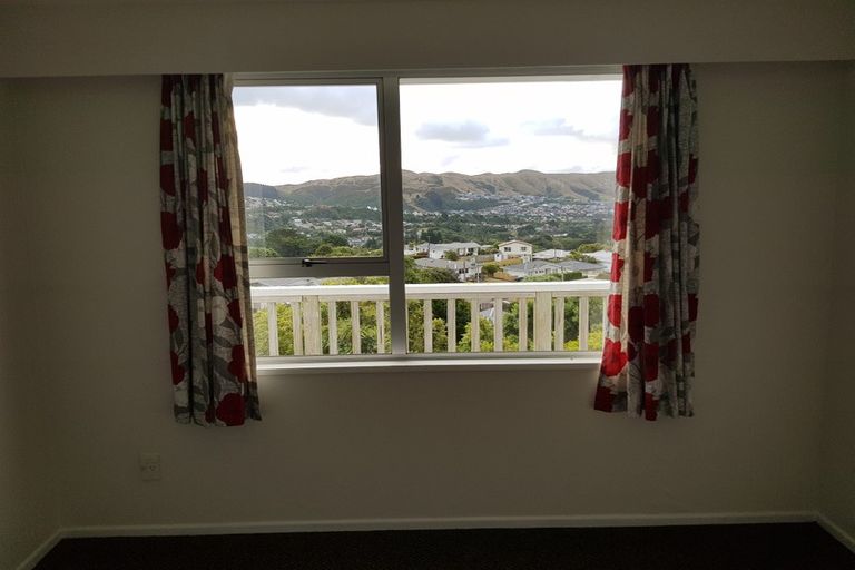 Photo of property in 28-28b Jane Grove, Paparangi, Wellington, 6037