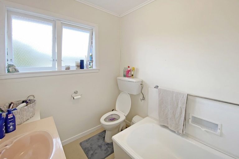 Photo of property in 8 Feltham Street, Hunterville, 4730