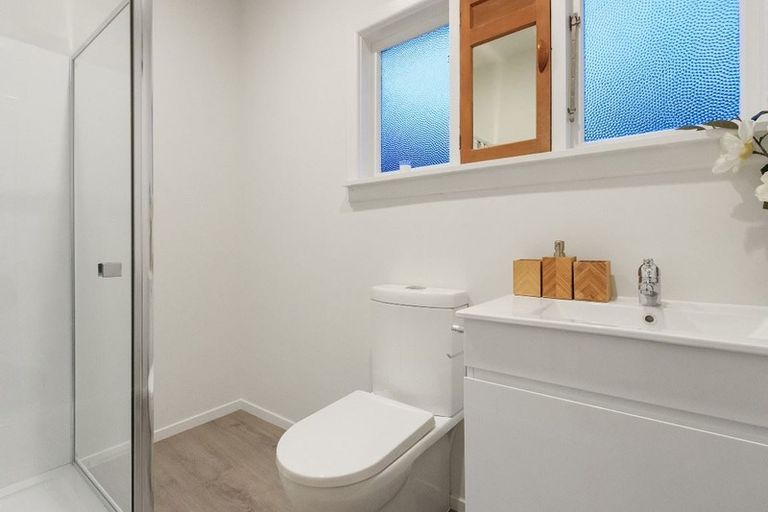 Photo of property in 211 Centaurus Road, Saint Martins, Christchurch, 8022