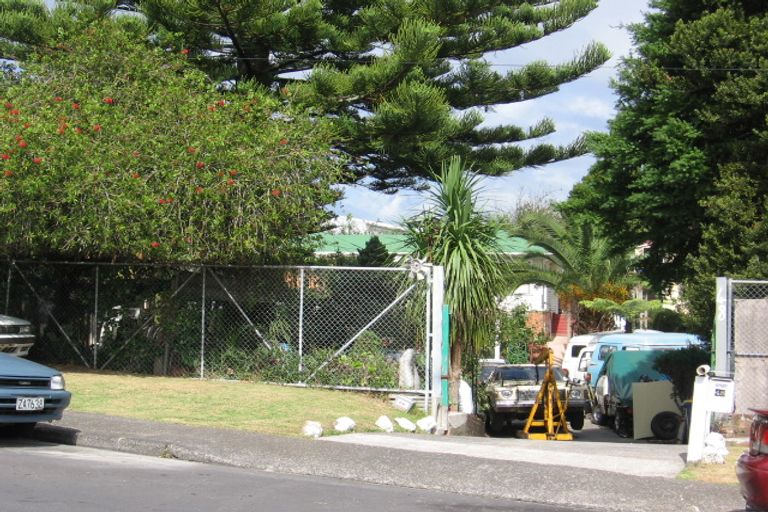 Photo of property in 48 Kelman Road, Kelston, Auckland, 0602