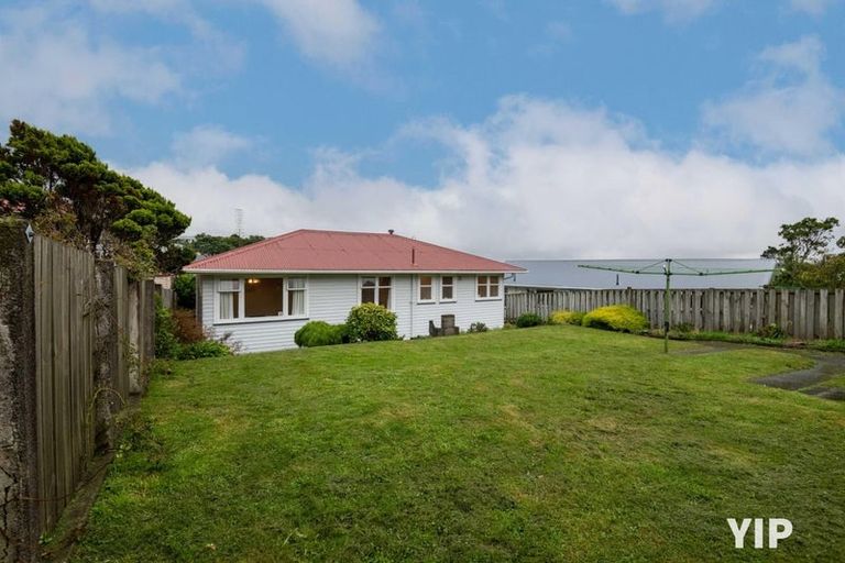 Photo of property in 48 Kenmore Street, Newlands, Wellington, 6037