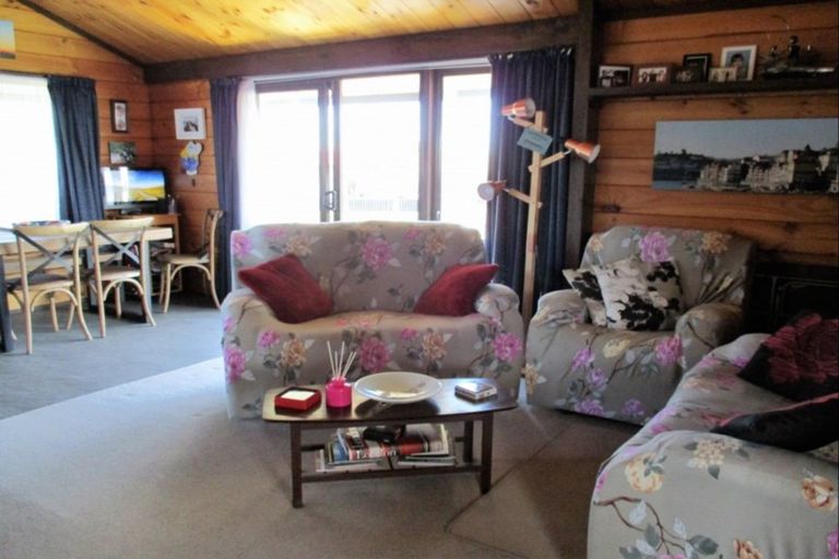 Photo of property in 16 Pohutukawa Drive, Opunake, 4616