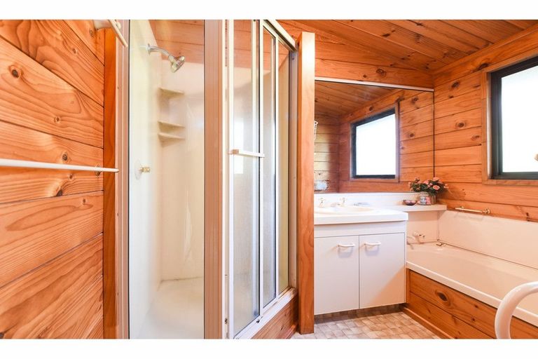 Photo of property in 14 Mark Place, Lynmore, Rotorua, 3010