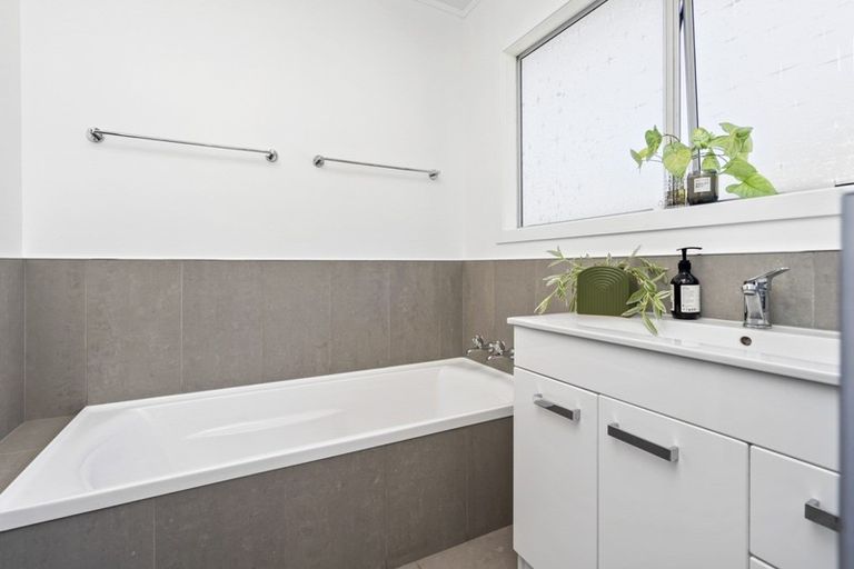 Photo of property in 13 Matipo Crescent, Pukete, Hamilton, 3200