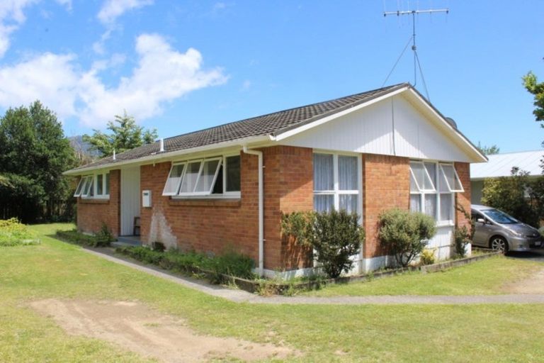 Photo of property in 11 Parekarangi Grove, Turangi, 3334