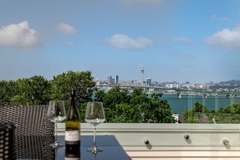 Photo of property in 14 Hinemoa Terrace, Birkenhead, Auckland, 0626