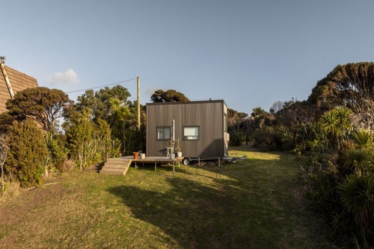 Photo of property in 6 Log Race Road, Piha, New Lynn, 0772