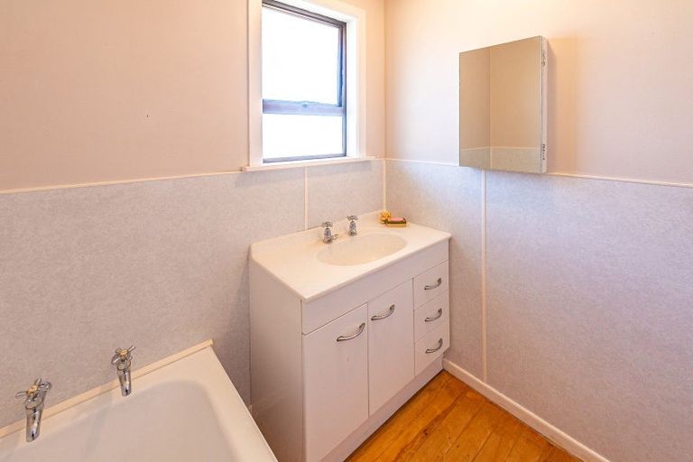 Photo of property in 6 Omori Place, Castlecliff, Whanganui, 4501