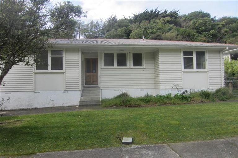 Photo of property in 208 Sievers Grove, Cannons Creek, Porirua, 5024