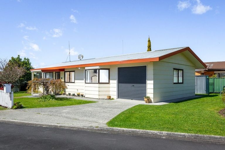 Photo of property in 21 Donegal Place, Katikati, 3129