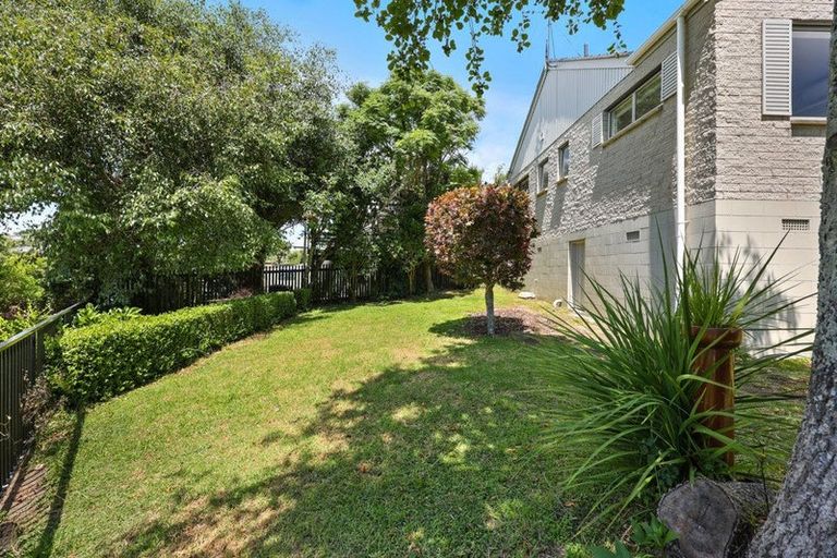 Photo of property in 2/30 Curacao Place, Half Moon Bay, Auckland, 2012