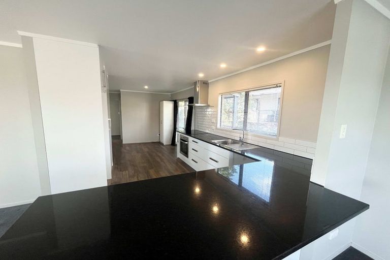 Photo of property in 4 Clearview Heights, Ranui, Auckland, 0612