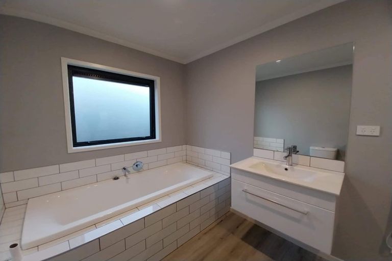 Photo of property in 10 Wheat Street, Jacks Point, Queenstown, 9371