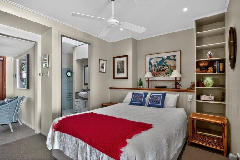 Photo of property in 24 Garden Road, Piha, 0772