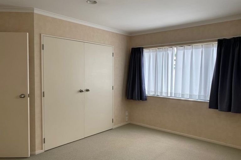 Photo of property in 8a Fiesta Drive, Half Moon Bay, Auckland, 2012