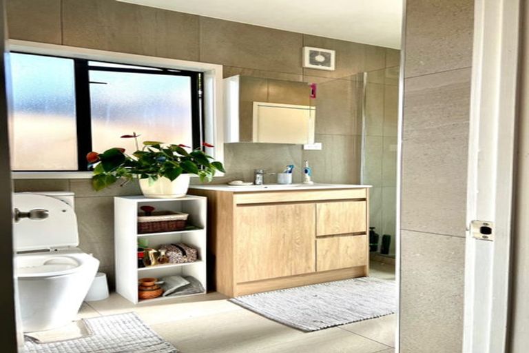 Photo of property in 13 Schnapper Rock Road, Greenhithe, Auckland, 0632