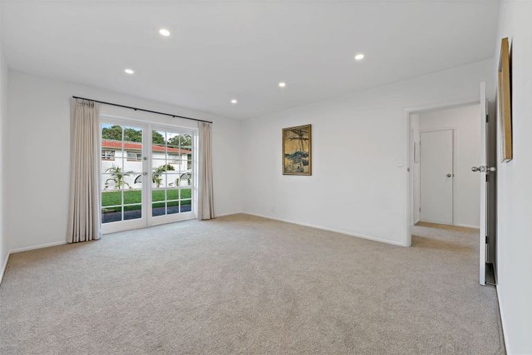 Photo of property in 1/25 James Evans Drive, Northcote, Auckland, 0627